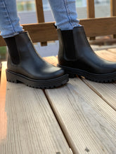 Load image into Gallery viewer, Black chelsea boot
